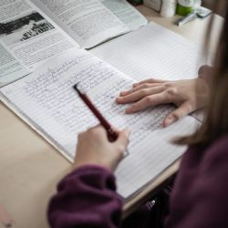 Bez přístupu k internetu se učit nedá. Na podzim kvůli tomu mohou tisíce dětí opět ztratit kontakt se školou