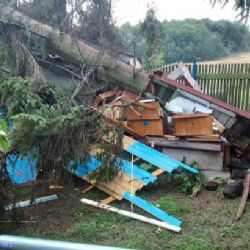 Hasiči měli kvůli bouřkám stovky výjezdů. Na Olomoucku i Mělnicku po zásahu bleskem hořelo