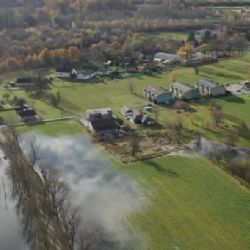 Lidem v části Ostravy vyplavila voda sklepy i zahrady. Podali trestní oznámení