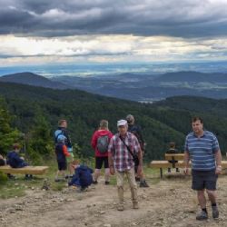 Na moravské vrcholy proudí davy návštěvníků. Lysá hora je za hranou kapacity