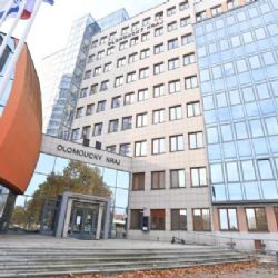 Na olomouckém krajském úřadě a v Přerově zasahovali policisté z NCOZ