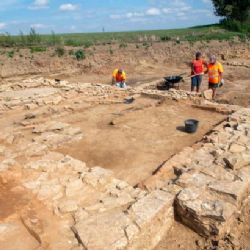 Na trase budoucí D35 objevili archeologové desítky nalezišť od doby kamenné až po středověk