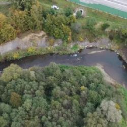 Nedávno zprovozněný obchvat Třince ohrožuje meandr řeky Olše. Problémy řeší Povodí Odry i ŘSD