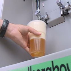 Potravinářská inspekce nařídila zavřít samovýčep, prý porušoval zákon. Provozovatelé se bouří