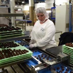 Rumové pralinky po skoro 60 letech zmizí z obchodů. Olomoucká Zora je přestane vyrábět