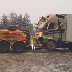 Sníh a led komplikovaly od rána dopravu. D1 na Vysočině jedenáct hodin stála