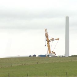 Soud dal za pravdu odpůrcům větrných elektráren u Jívové, ovšem jen částečně. Stavba tak pokračuje