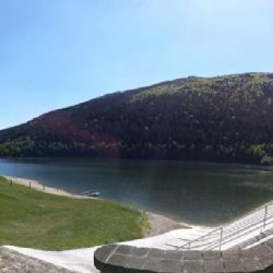 V Beskydech pokračuje velká rekonstrukce přehrady Morávka. Deštivé počasí jí nevadí