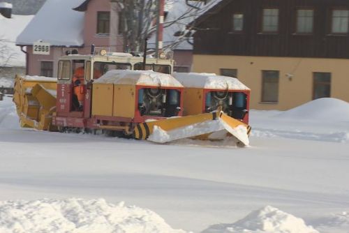 Foto: V jižních Čechách už fungují dodávky elektřiny, hejtman odvolal kalamitní stav. Sněžení vystřídá silný mráz