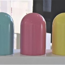 Věci, které vidí černě, implementuje sochař Lukáš Dvorský do barevných pilulek