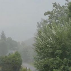 Východ Česka zasáhly bouřky s krupobitím, letadlo mířící do Brna muselo přistát v Praze