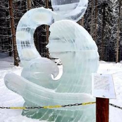Ledové umění: 18 tun ledu proměněno v monumentální sochy na Pustevnách