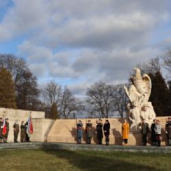 Obnovený památník československých hrdinů slavnostně odhalen v Orlové