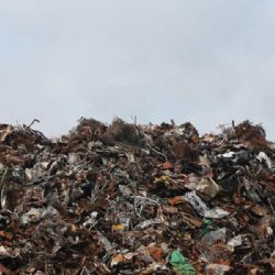 Bavorská vláda čelí odpovědnosti za nelegální odpad v Jiříkově