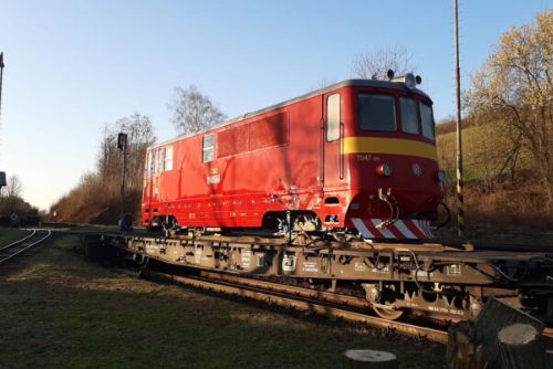 Foto: Druhá opravená lokomotiva se vrací k Třemešné