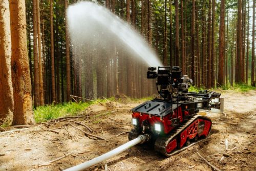 Foto:  Hasiči v Beskydech otestovali nové technologie boje s lesními požáry