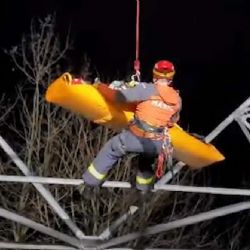 Hasiči zachránili turisty na vysílači v Klokočově