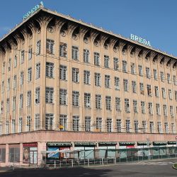 Minulost Bredy ožívá: Oprava obchodního domu vrcholí a lidé nahlížejí původními okny