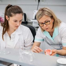 „Ostravští studenti zubního lékařství se učí umění protetiky: 730 zájemců, 20 míst“