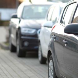 „Parkoviště v Bílé: Snadné platby a online místa“