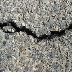 Ulice Nádražní v Karviné čelí nerovnostem a výtlukům