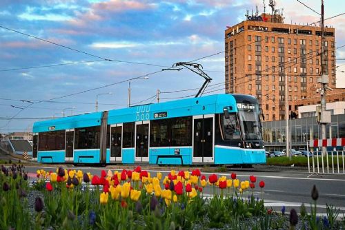 Foto: Ceny jízdného rostou: Karlovy Vary poprvé po 12 letech, Plzeň mírně, Budějovice a Ostrava zdražují