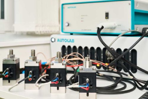 obrázek:Inovativní přístroj EMU z Ostravy posouvá možnosti výzkumu baterií