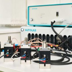 Inovativní přístroj EMU z Ostravy posouvá možnosti výzkumu baterií