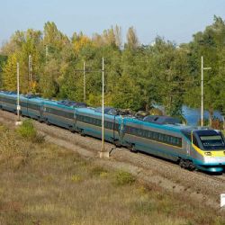 Vlaková trať mezi Ostravou a Českým Těšínem dočasně zastavena kvůli nestabilnímu svahu