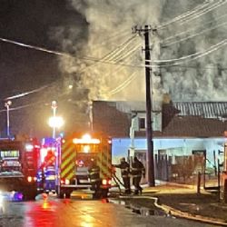 Dramatický záchranářský zásah: Hasiči bojují s požárem domu v Jistebníku