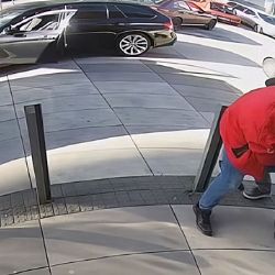 Šílený řidič BMW zranil muže v Ostravě