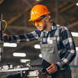 Technické obory lákají absolventy s nástupní mzdou od 30 tisíc