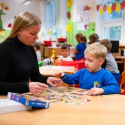 Obvod pomáhá ukrajinským dětem