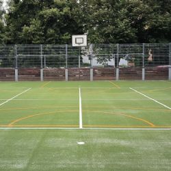 Poruba opravuje sportovní hřiště