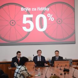 Řidiči podceňují kontrolu zraku, během října si mohou nechat zrak změřit zdarma