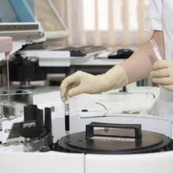 Robotická linka zvýší efektivitu laboratoře slezské nemocnice