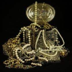 Zlatý šperk nalezený před rokem na Opavsku skrývá tajemství