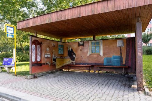 obrázek:Zastávka v Ostravě-Porubě se proměnila v obývák Spejbla a Hurvínka