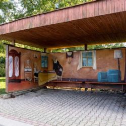 Zastávka v Ostravě-Porubě se proměnila v obývák Spejbla a Hurvínka