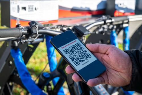 obrázek:Karviná spouští pilotní cyklostojany s QR kódy pro bezpečné parkování
