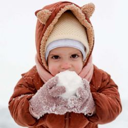 Ostrava: Lékaři varují před konzumací městského sněhu kvůli chemikáliím a mikroplastům