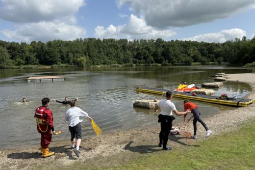 obrázek:Bezpečně u vody: Stříbrné jezero učí bezpečí s Hasiči a Zdravotníky