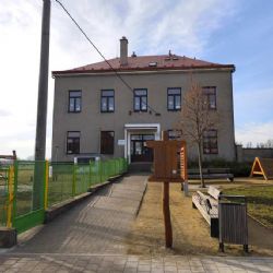 Krize v Nasobůrkách: Škola zachráněna, ředitelka odstoupila